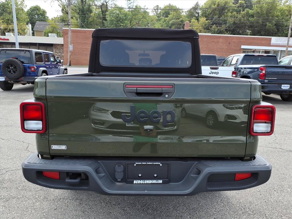 Used 2022 Jeep Gladiator Sport AWD/4WD image 5