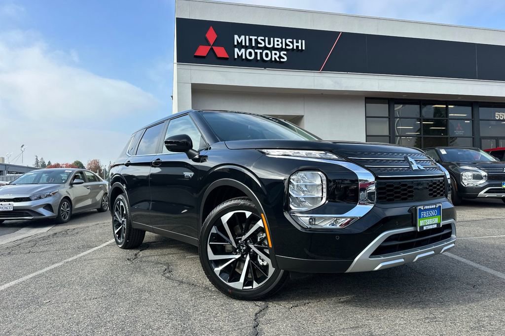 New 2025 Mitsubishi Outlander SE image 2