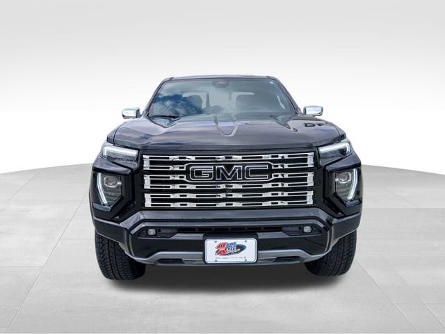 New 2026 GMC Canyon Denali w/ LPO, Denali Black Edition AWD/4WD image 8