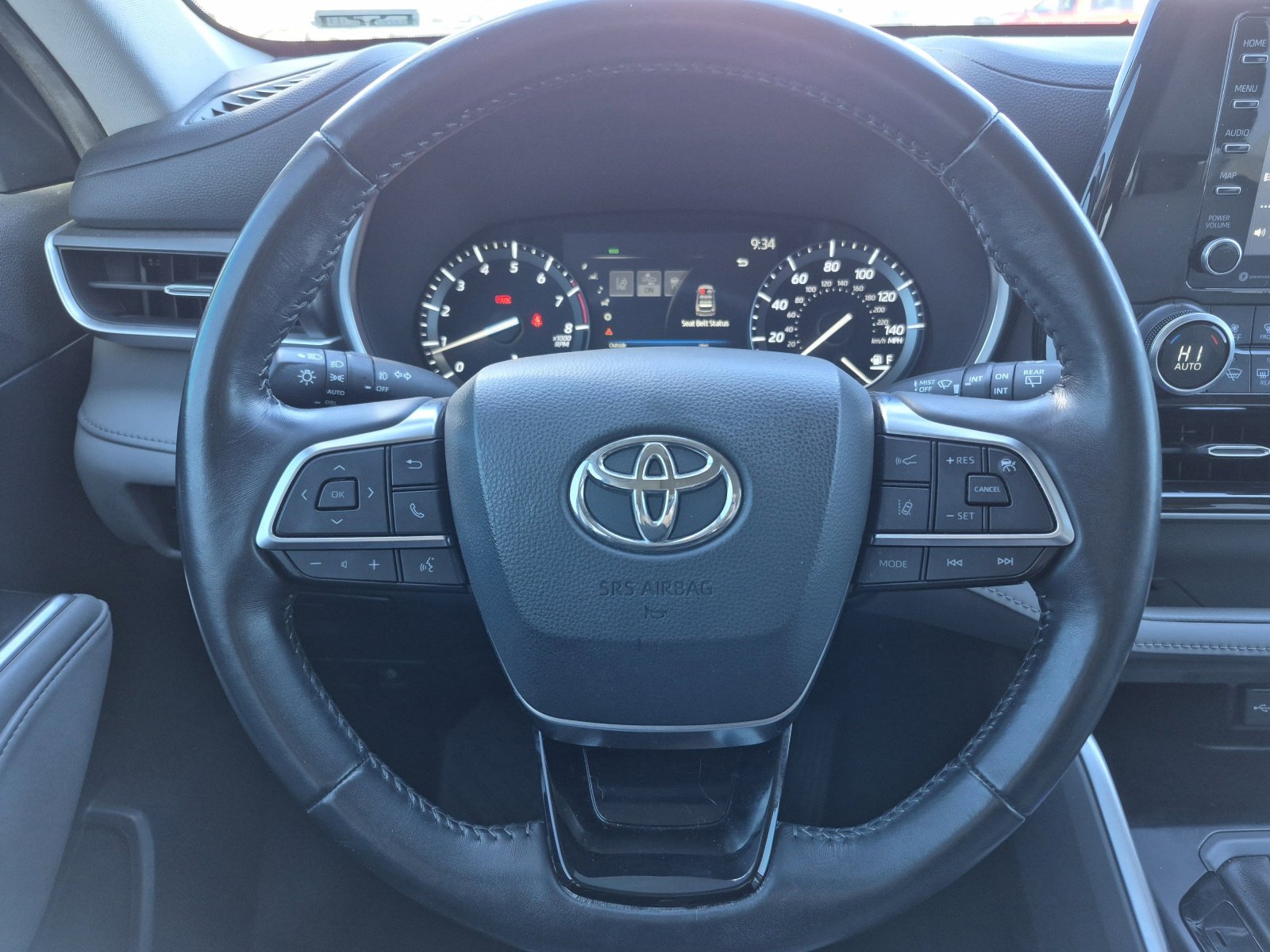 Used 2021 Toyota Highlander XLE image 9