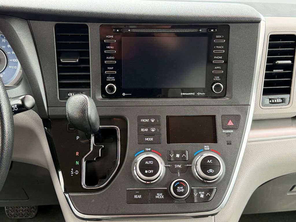 Used 2019 Toyota Sienna LE FWD image 14