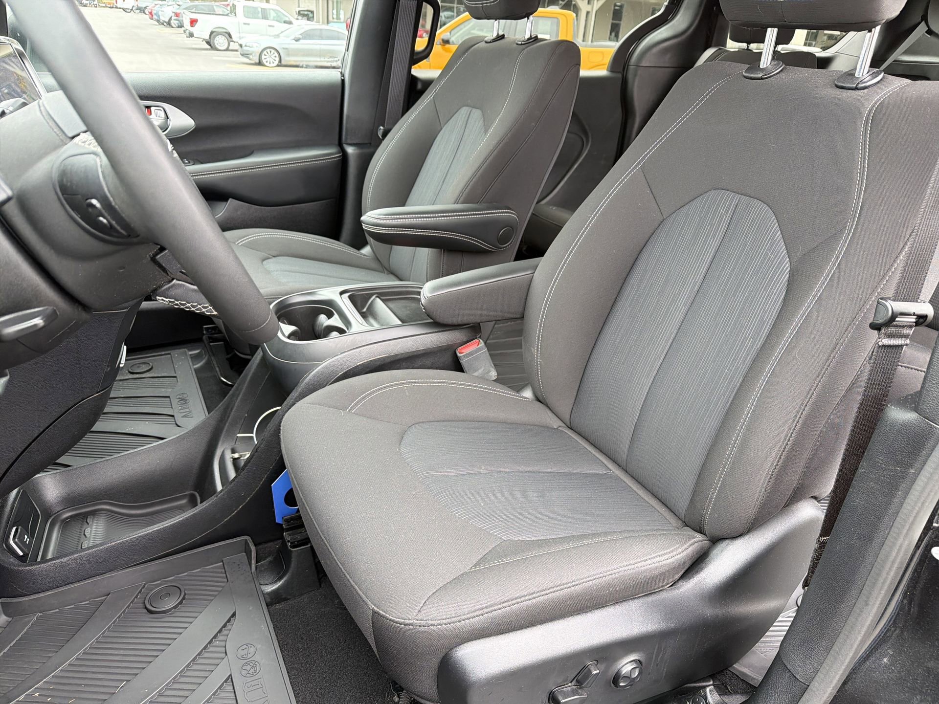 Used 2023 Chrysler Pacifica Touring image 19