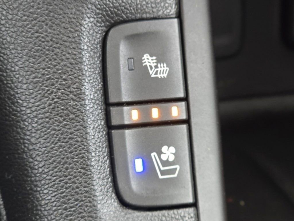 Used 2019 GMC Acadia Denali w/ Technology Package AWD/4WD image 8