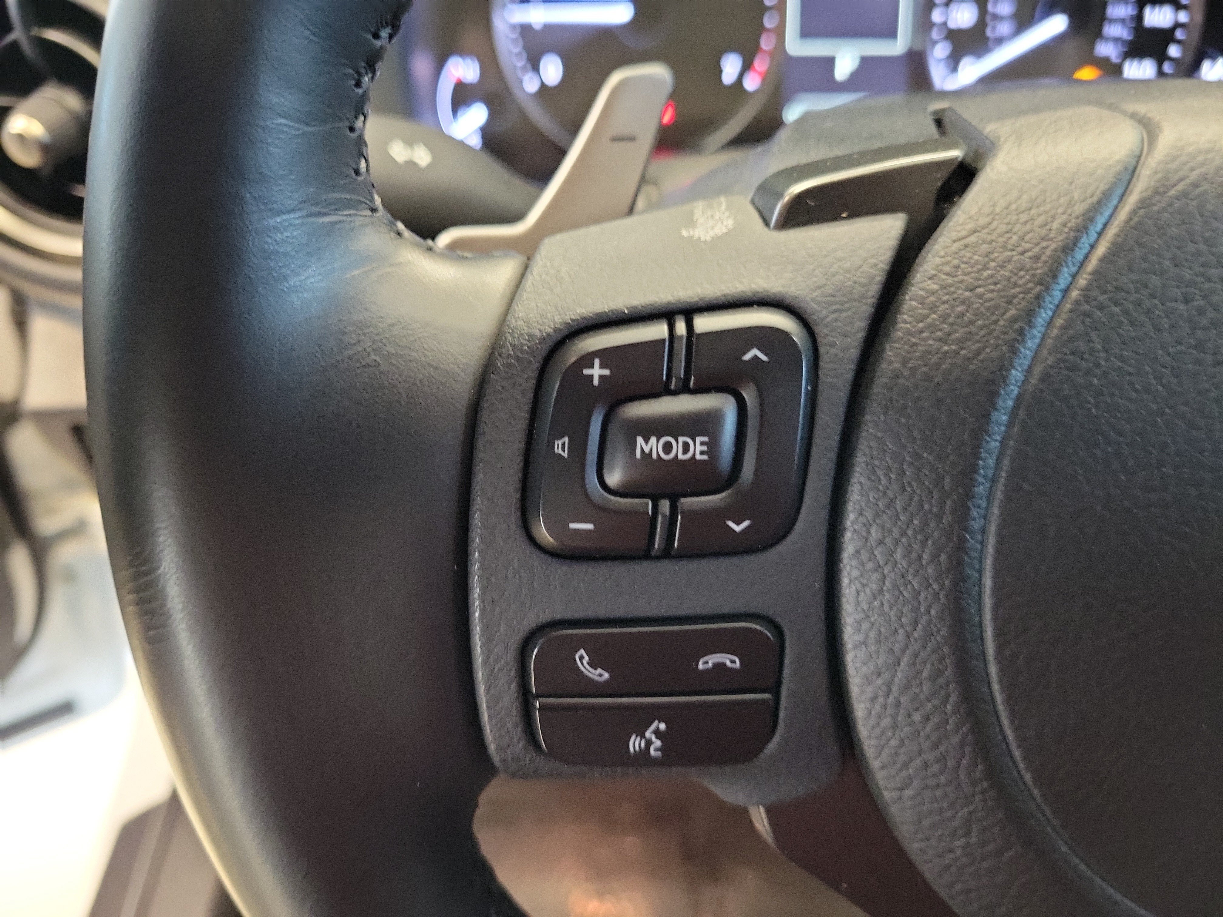 Used 2025 Lexus IS 350 F Sport RWD image 28