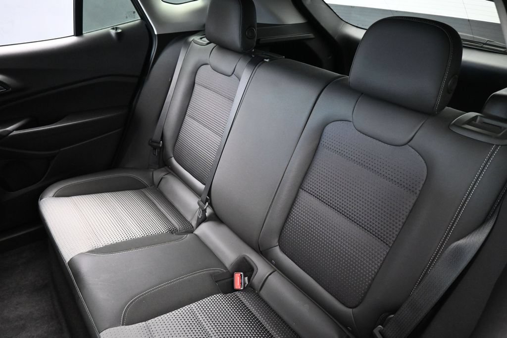 Used 2025 Chevrolet Trax LT FWD image 32
