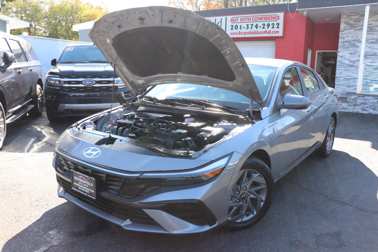 Used 2024 Hyundai Elantra SEL image 45