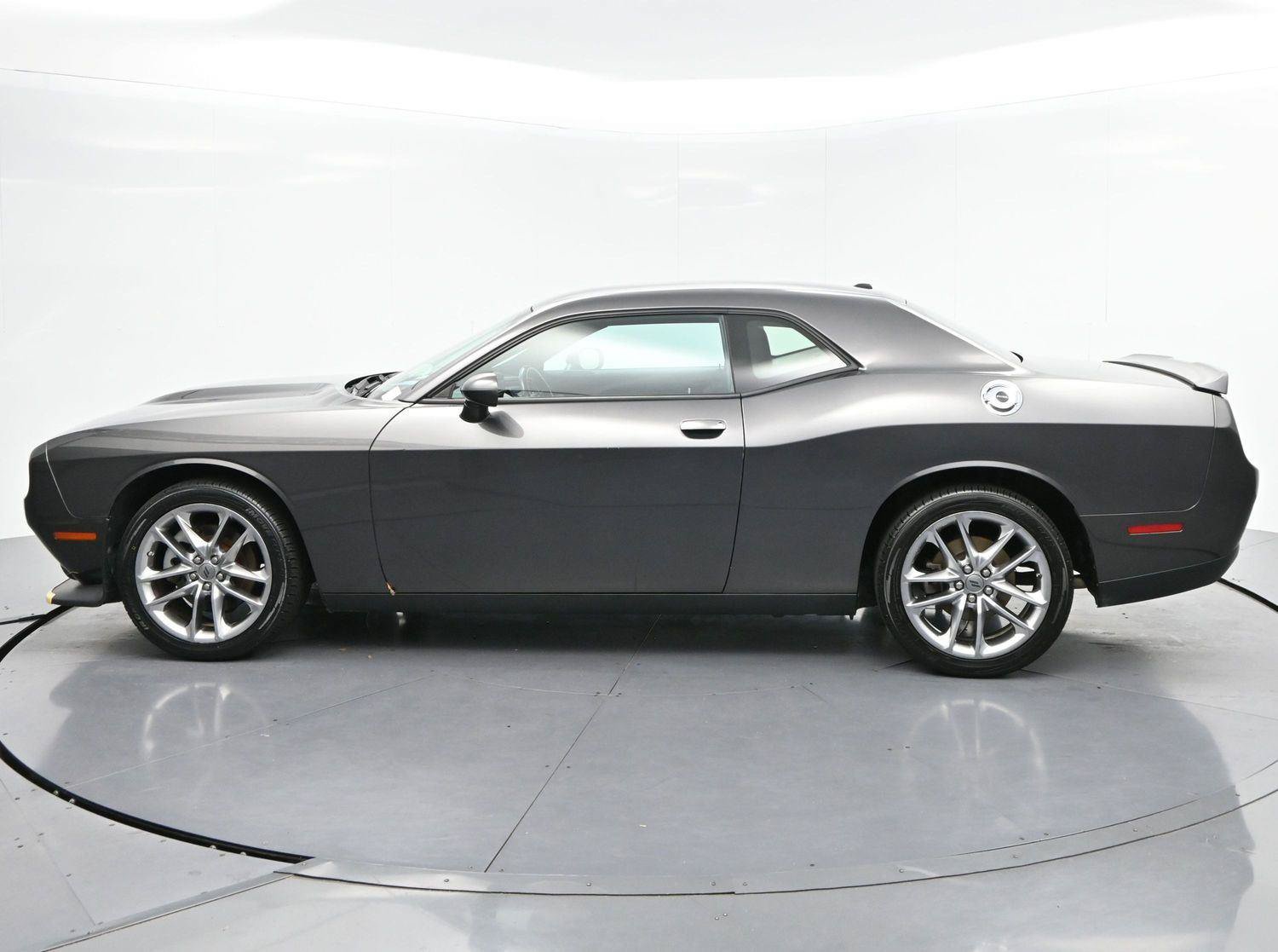 Used 2022 Dodge Challenger GT AWD/4WD image 4