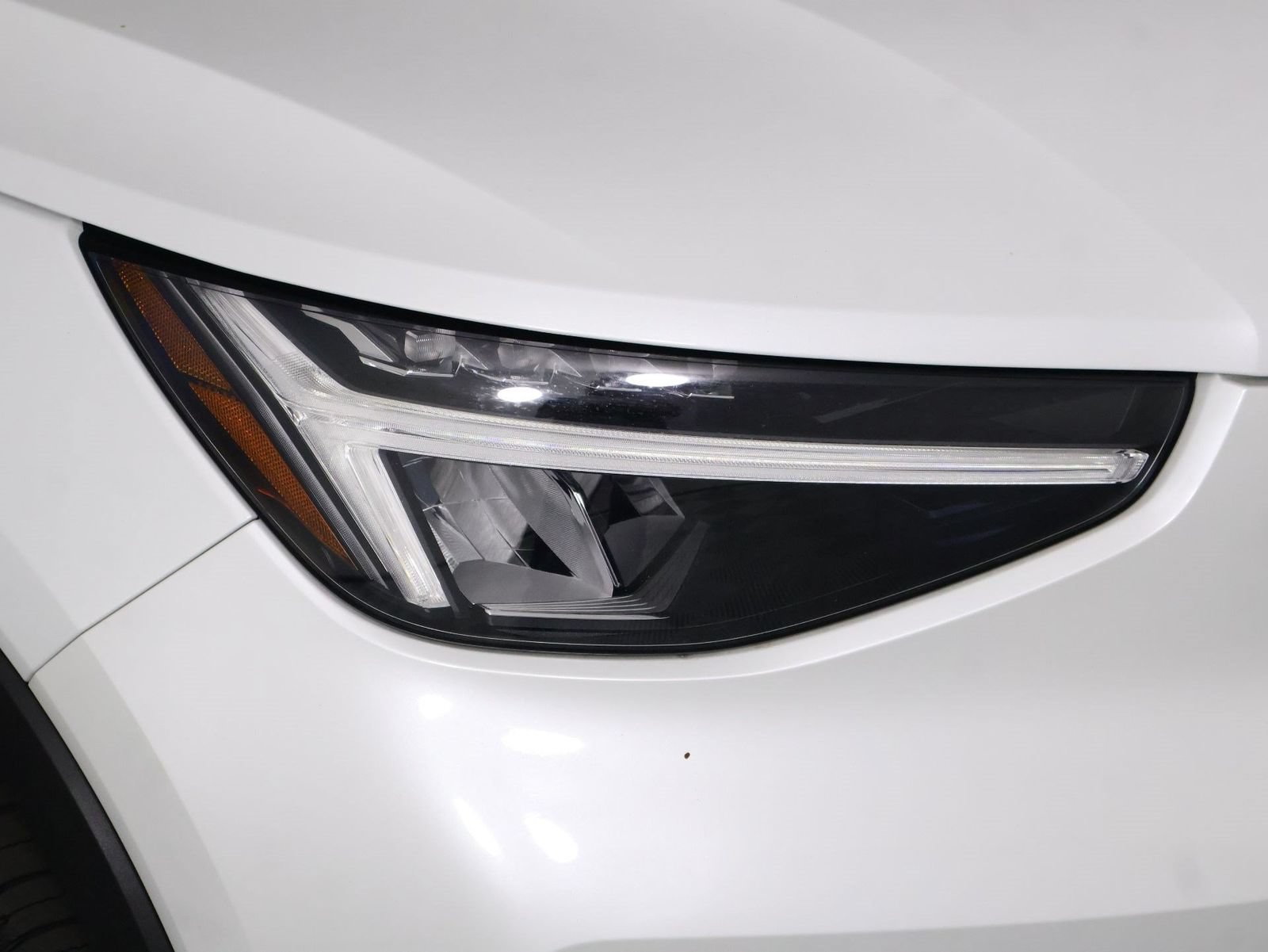 Used 2023 Volvo XC40 Recharge Core AWD/4WD image 24