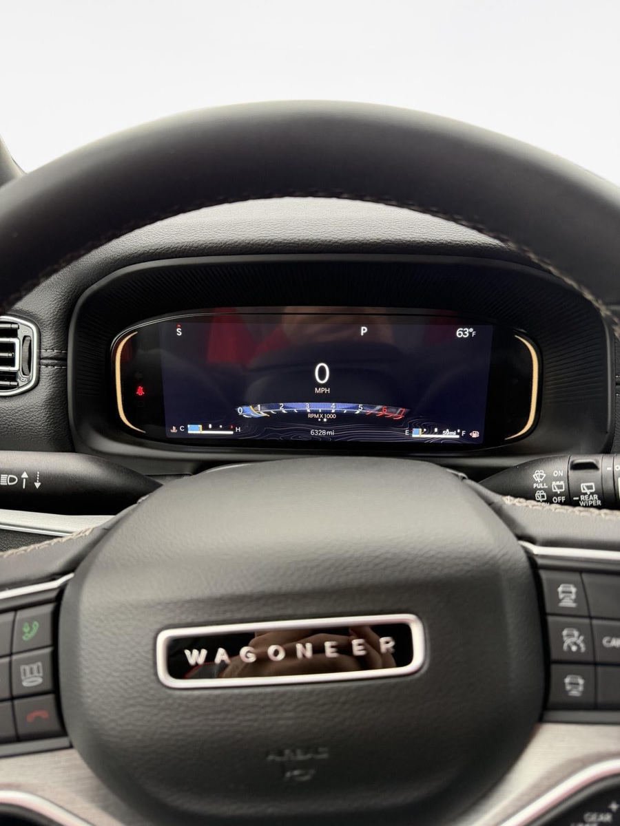 Used 2025 Jeep Wagoneer Series II AWD/4WD image 18