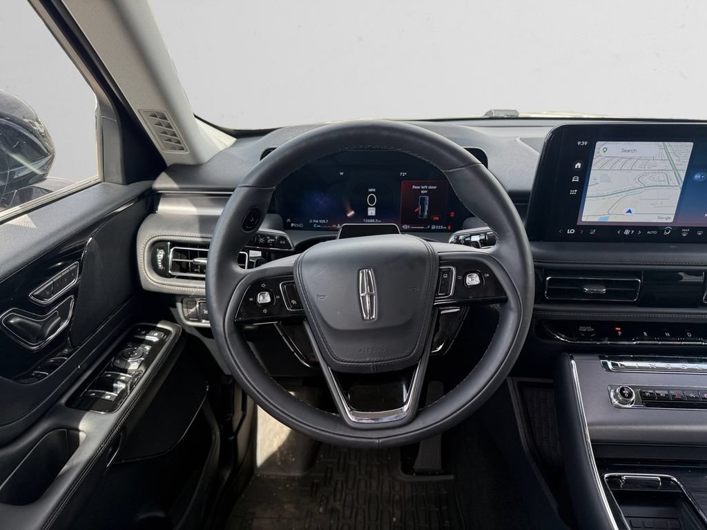 Used 2025 Lincoln Aviator AWD image 13