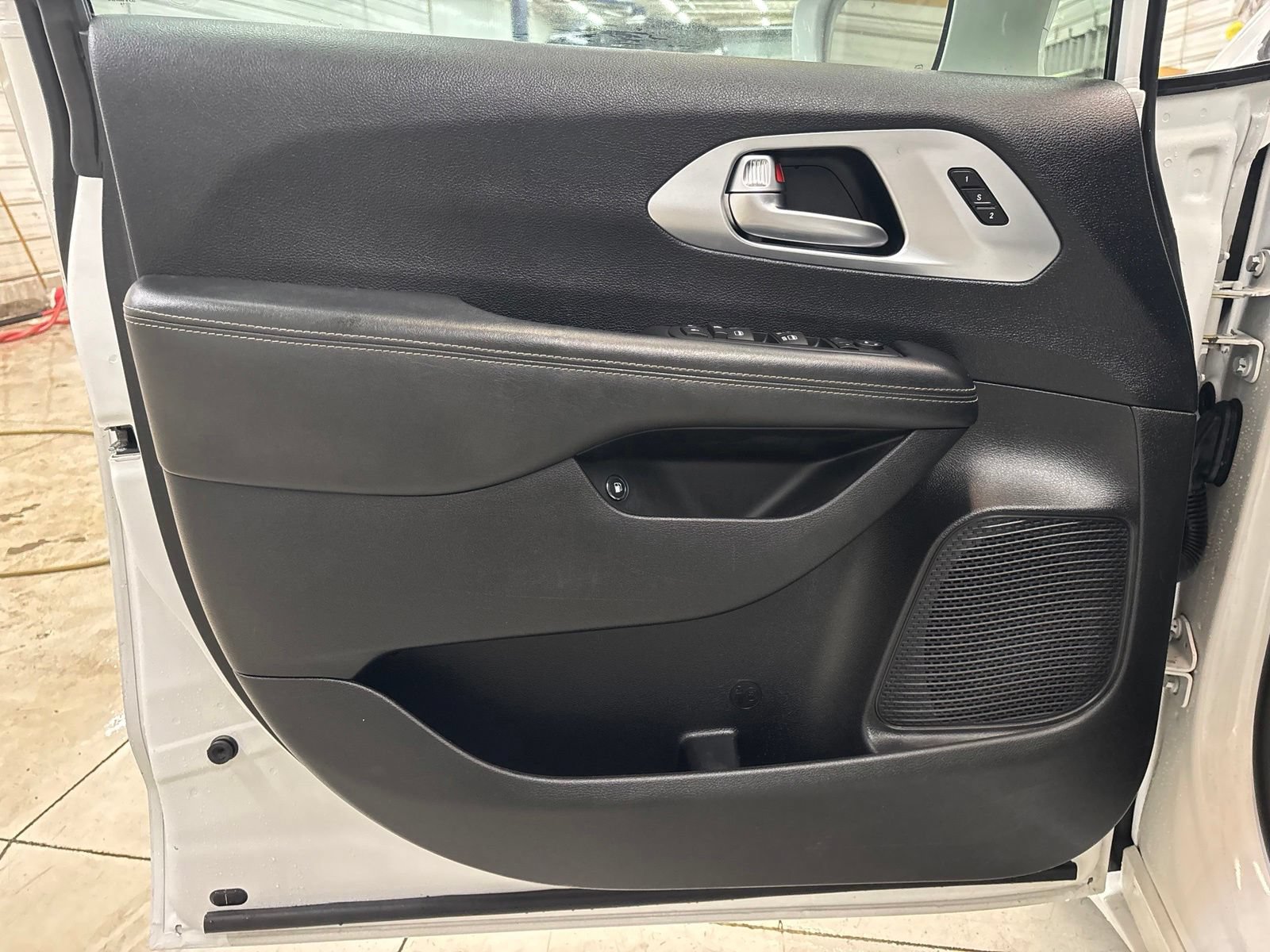 Used 2021 Chrysler Pacifica Touring-L w/ S Appearance Package FWD image 7