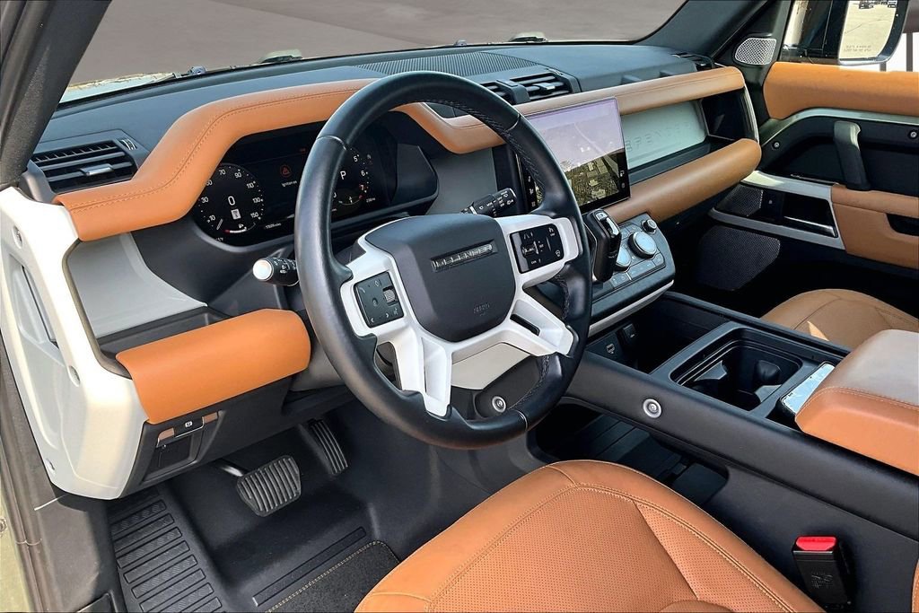 Used 2023 Land Rover Defender 130 SE image 13