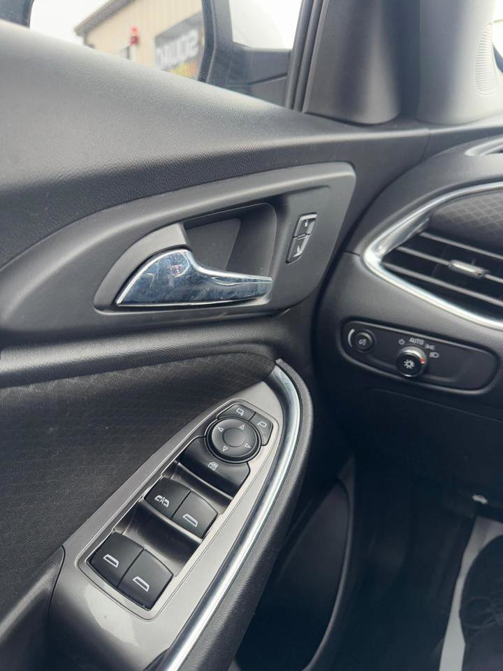 Used 2016 Chevrolet Malibu LT image 22