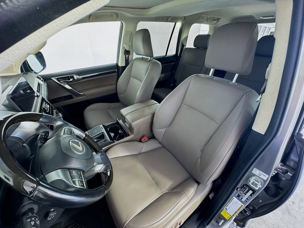 Used 2023 Lexus GX 460 Premium w/ Accessory Package AWD/4WD image 21