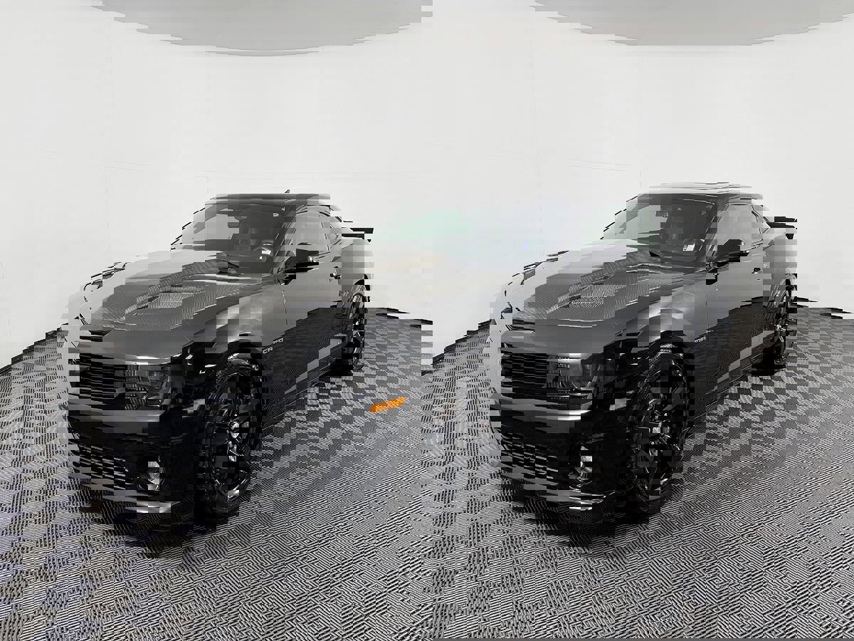 Used 2011 Chevrolet Camaro SS w/ RS Package image 2