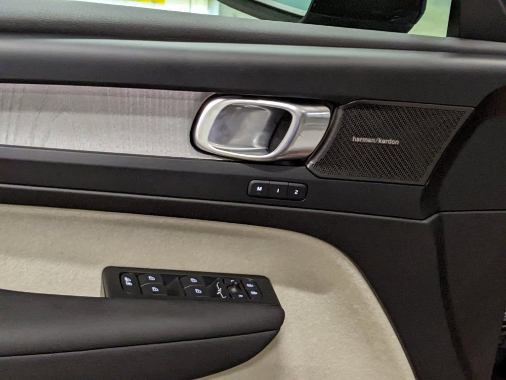 New 2026 Volvo XC40 B5 Ultra w/ Protection Package Premier image 10