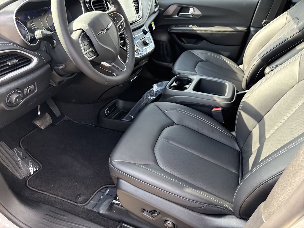 New 2026 Chrysler Pacifica Select image 23
