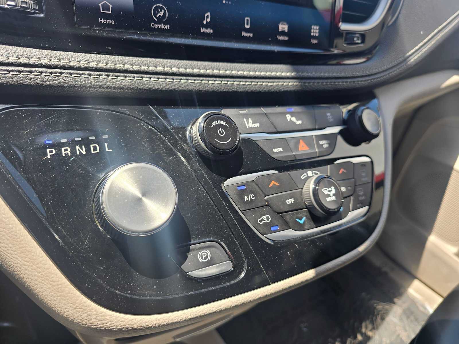 Used 2023 Chrysler Pacifica Touring-L FWD image 29