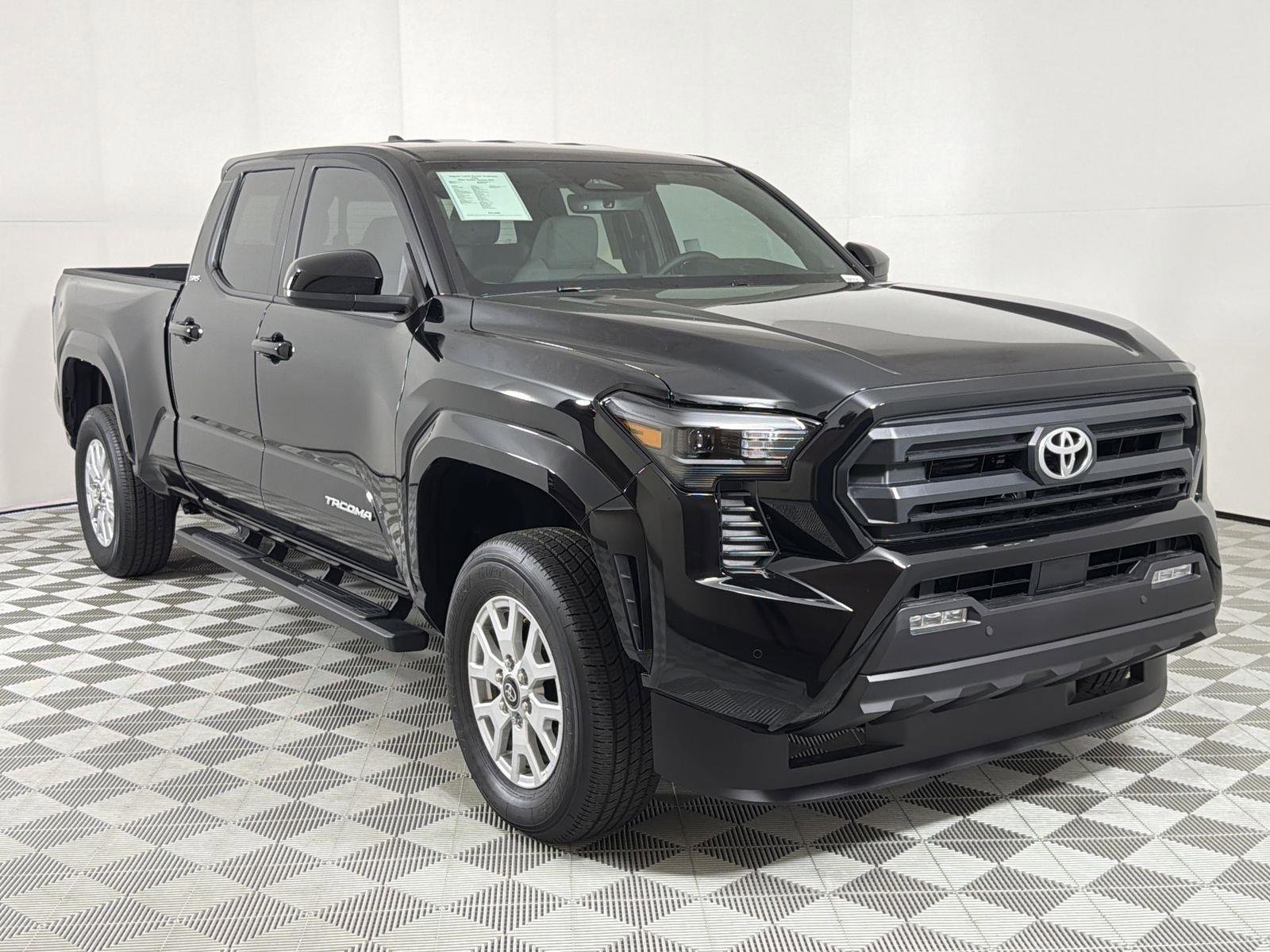 Used 2025 Toyota Tacoma SR5 image 7