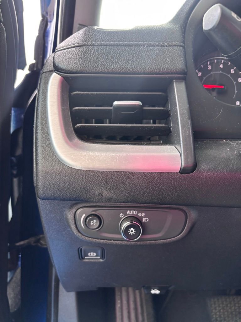 Used 2022 GMC Terrain SLE w/ Driver Convenience Package FWD image 19