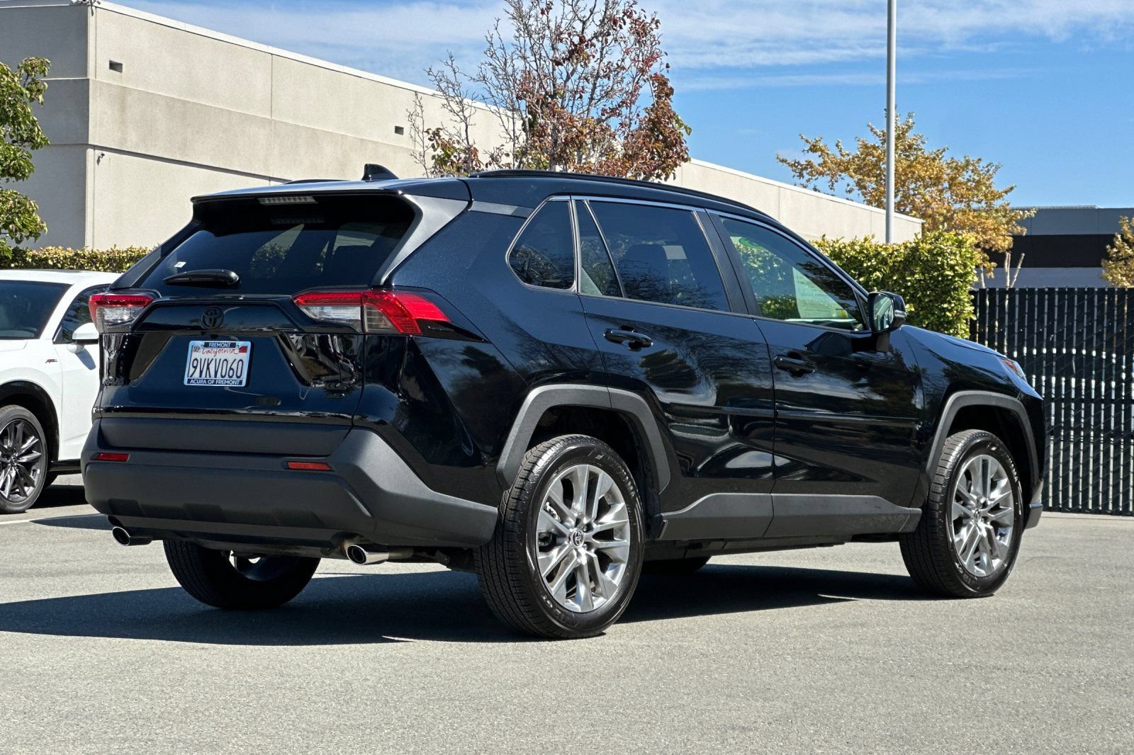 Used 2025 Toyota RAV4 XLE Premium AWD/4WD image 4