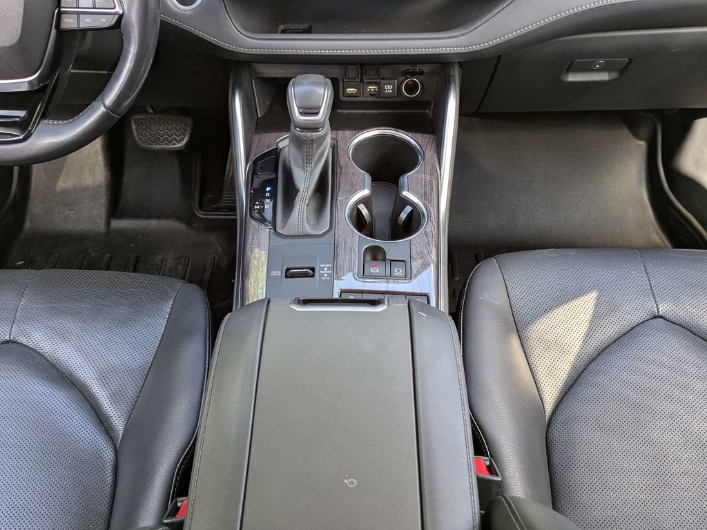 Used 2021 Toyota Highlander Limited FWD image 20