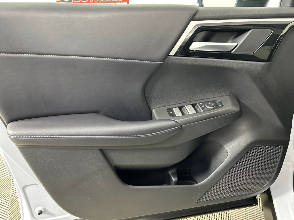 Used 2024 Mitsubishi Outlander SE Black Edition image 10