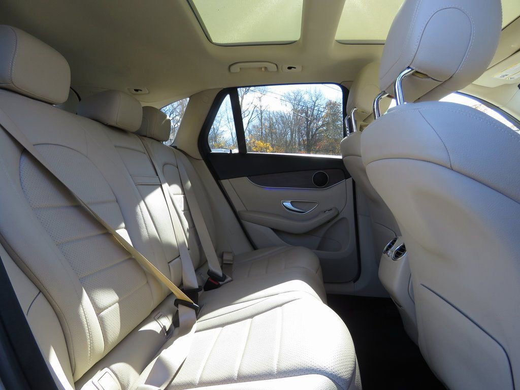 Used 2021 Mercedes-Benz GLC 300 4MATIC image 17