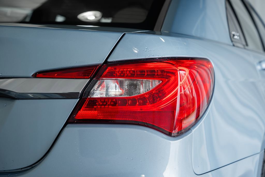 Used 2014 Chrysler 200 LX image 6