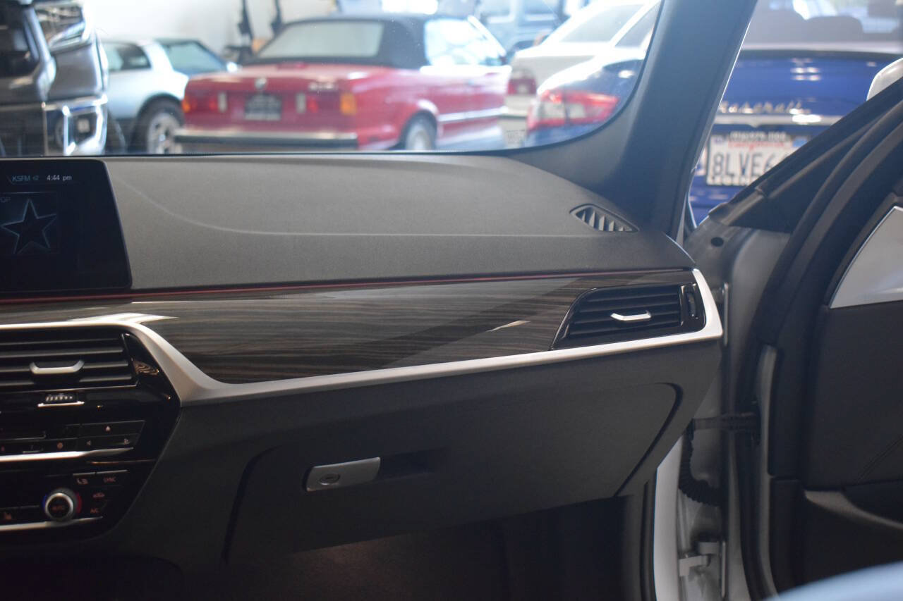 Used 2018 BMW 530i xDrive AWD/4WD image 44