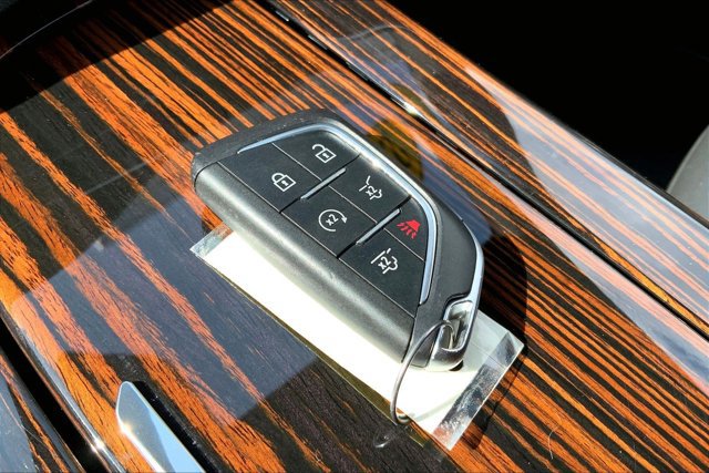 Used 2022 Cadillac Escalade Luxury AWD/4WD image 11