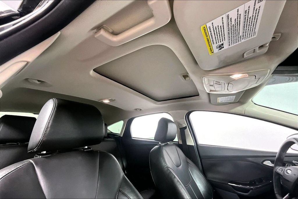 Used 2018 Ford Focus Titanium w/ Titanium Technology Package FWD image 22