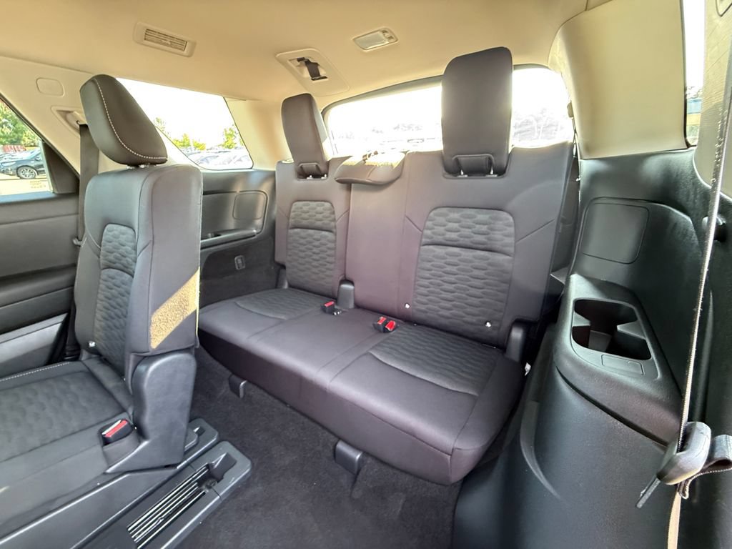 Used 2025 Nissan Pathfinder S AWD/4WD image 23
