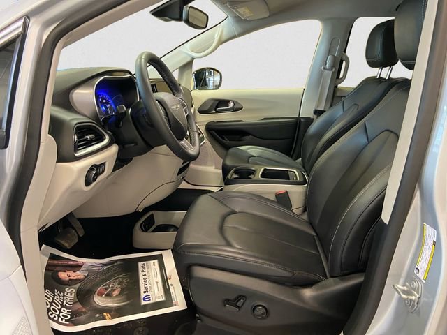 Certified 2024 Chrysler Pacifica Touring-L image 11
