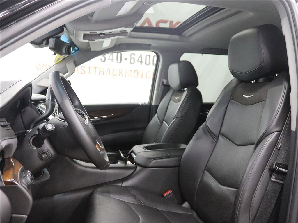 Used 2018 Cadillac Escalade ESV Luxury AWD/4WD image 10