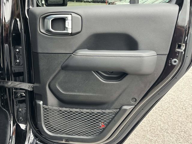 Used 2022 Jeep Wrangler Unlimited Sahara w/ Cold Weather Group AWD/4WD image 22