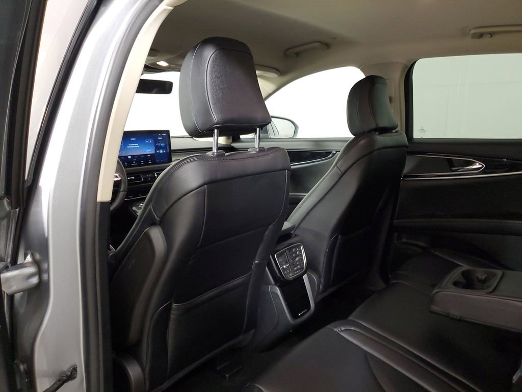 Used 2023 Lincoln Nautilus FWD image 11