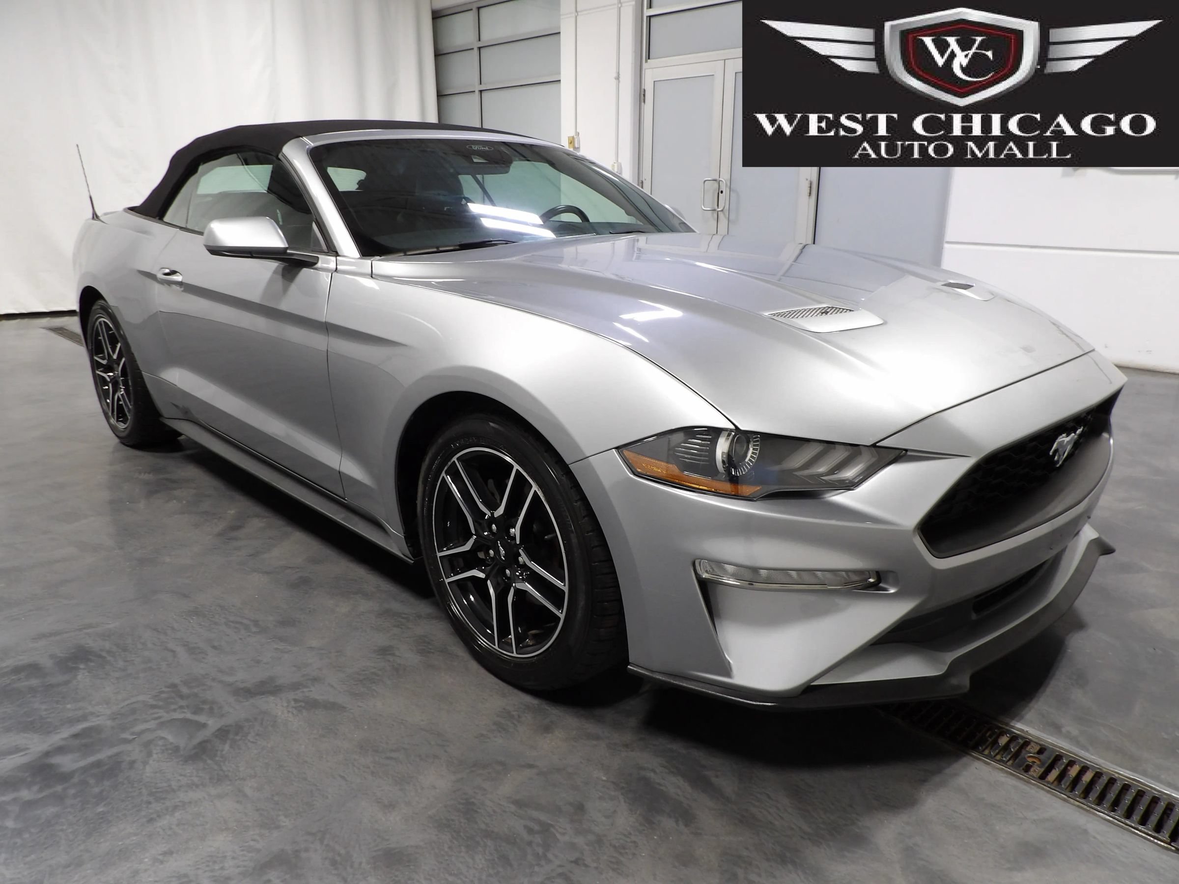 Used 2022 Ford Mustang Premium RWD image 2