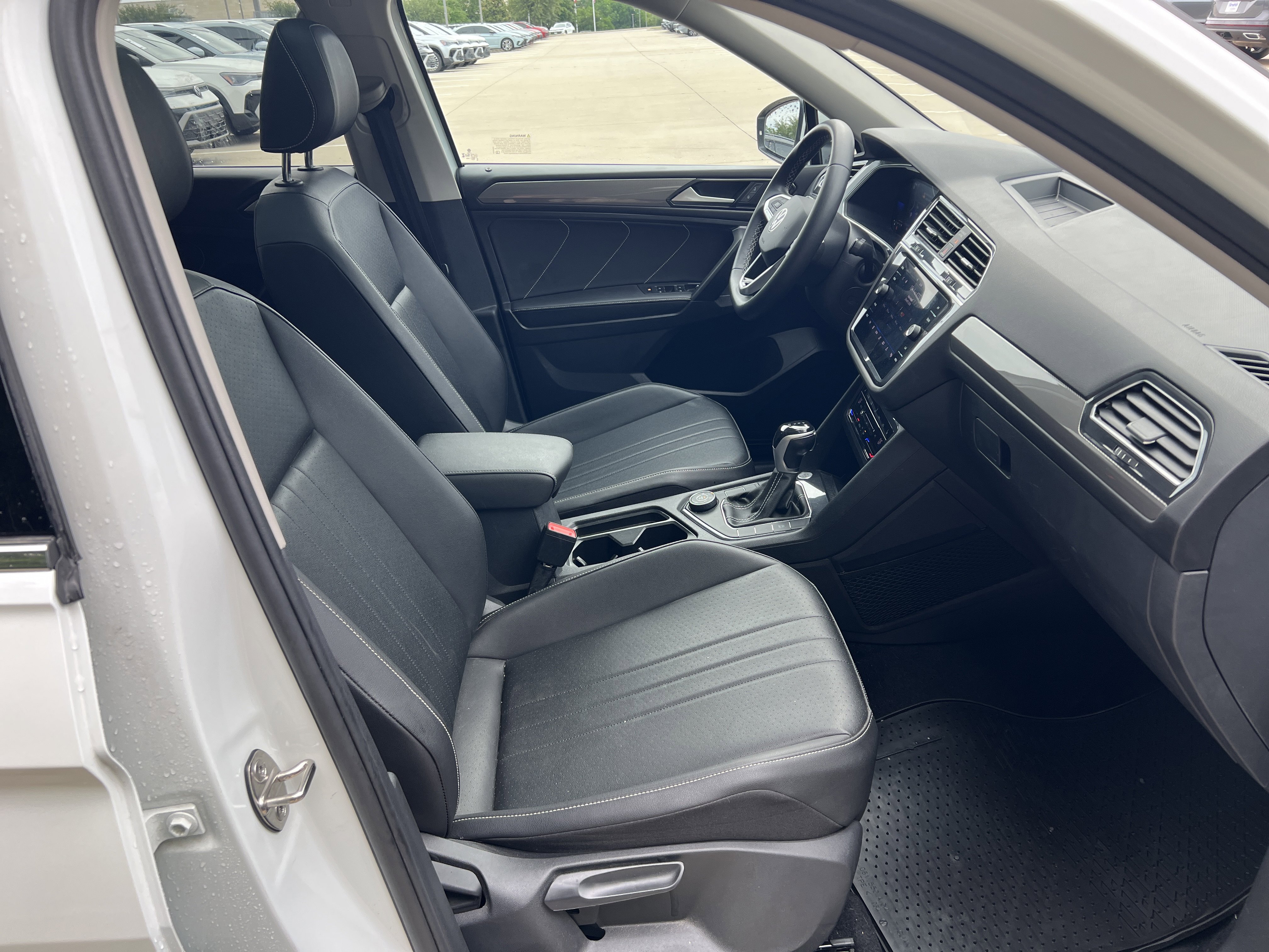 Certified 2023 Volkswagen Tiguan SE w/ Panoramic Sunroof Package AWD/4WD image 28
