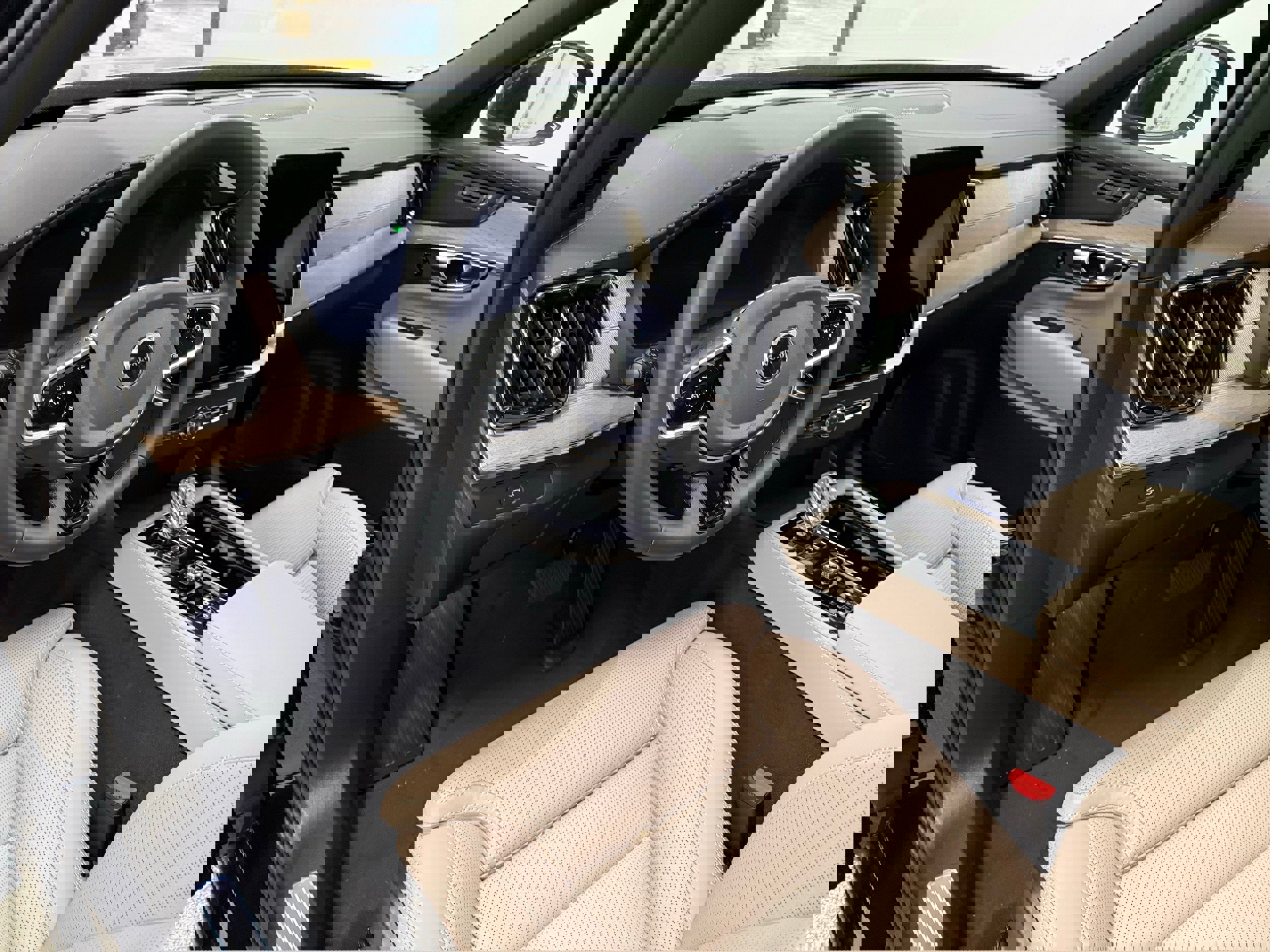 New 2026 Volvo XC90 B6 Ultra w/ Protection Package Premier image 19