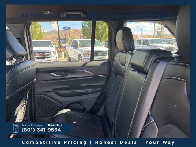 Used 2023 Jeep Grand Cherokee Altitude image 16