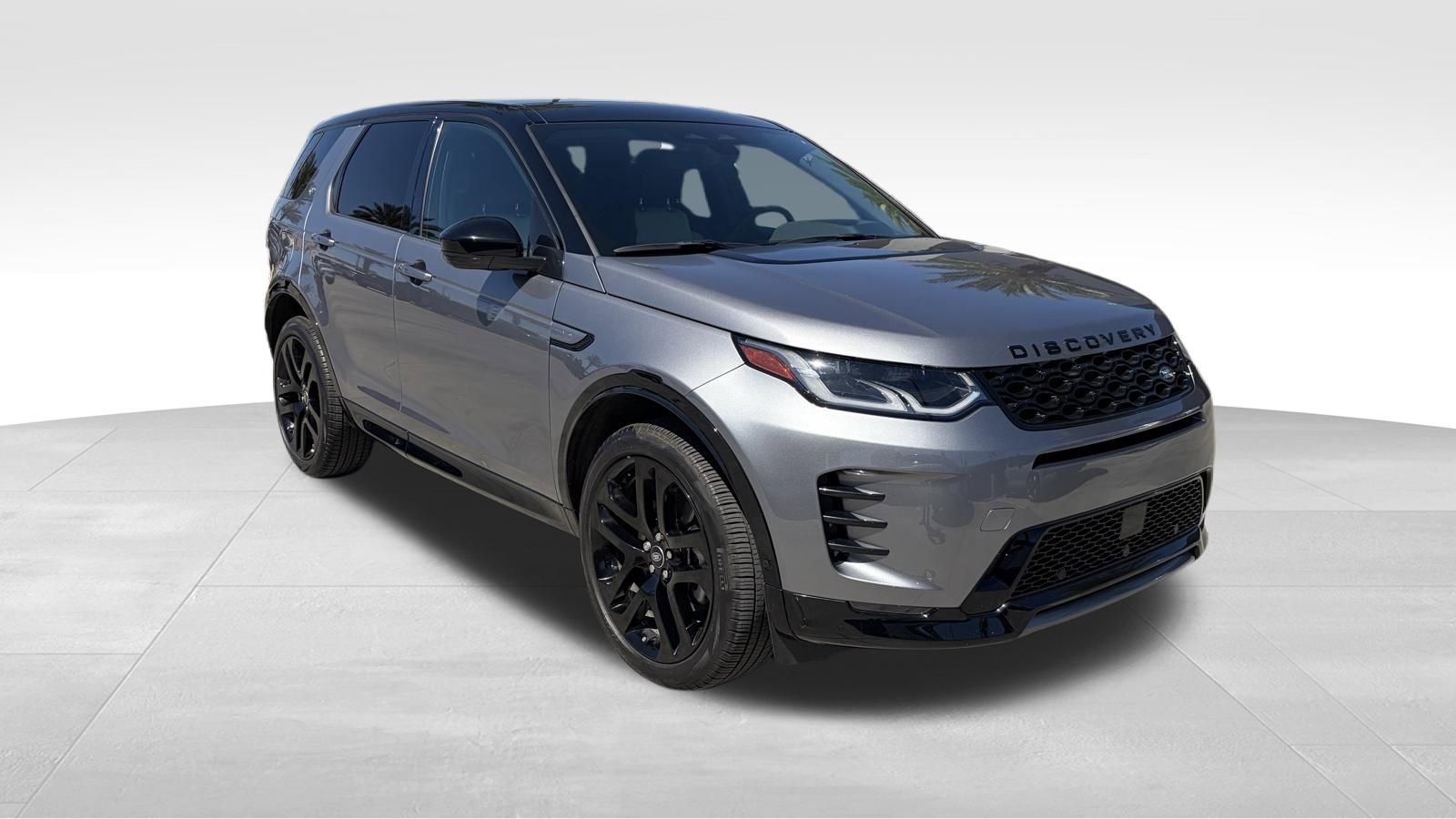 Certified 2025 Land Rover Discovery Sport Dynamic SE image 3
