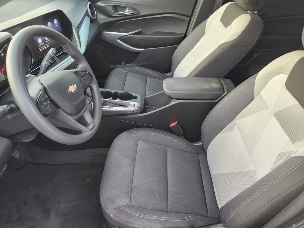 Used 2024 Chevrolet Trax LS w/ LS Convenience Package image 16