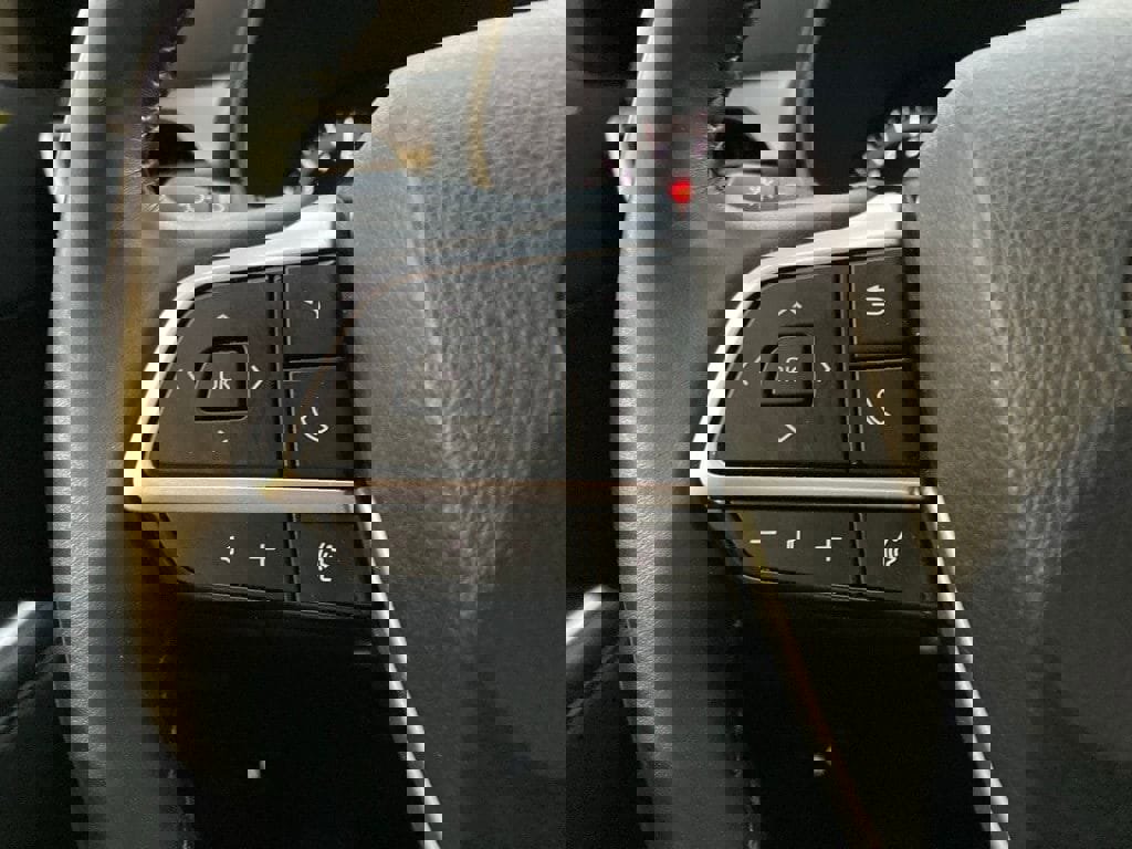 Used 2025 Toyota Highlander LE image 15