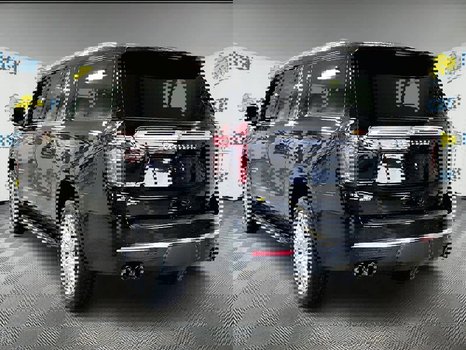 Certified 2023 Chevrolet Suburban High Country image 4