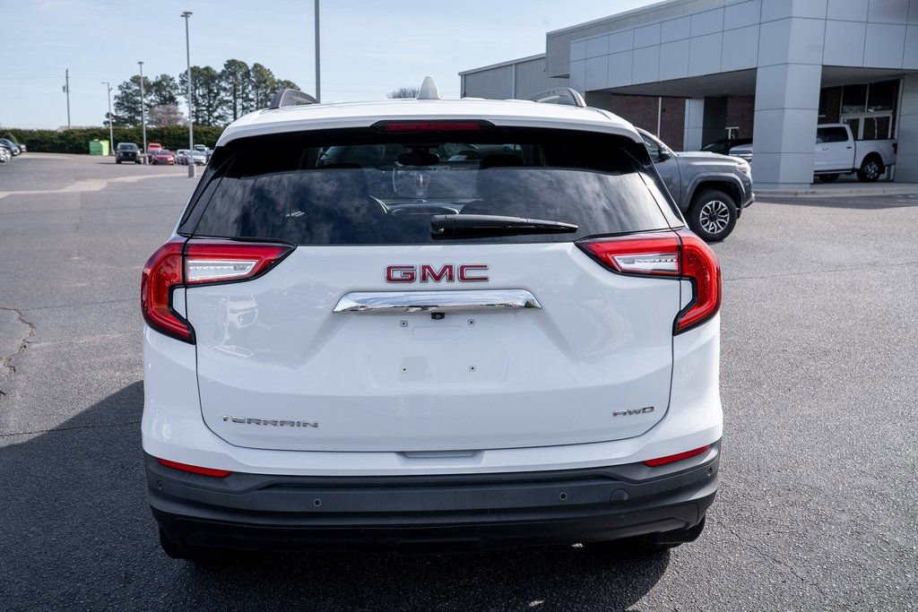 Used 2022 GMC Terrain SLE w/ Driver Convenience Package image 4
