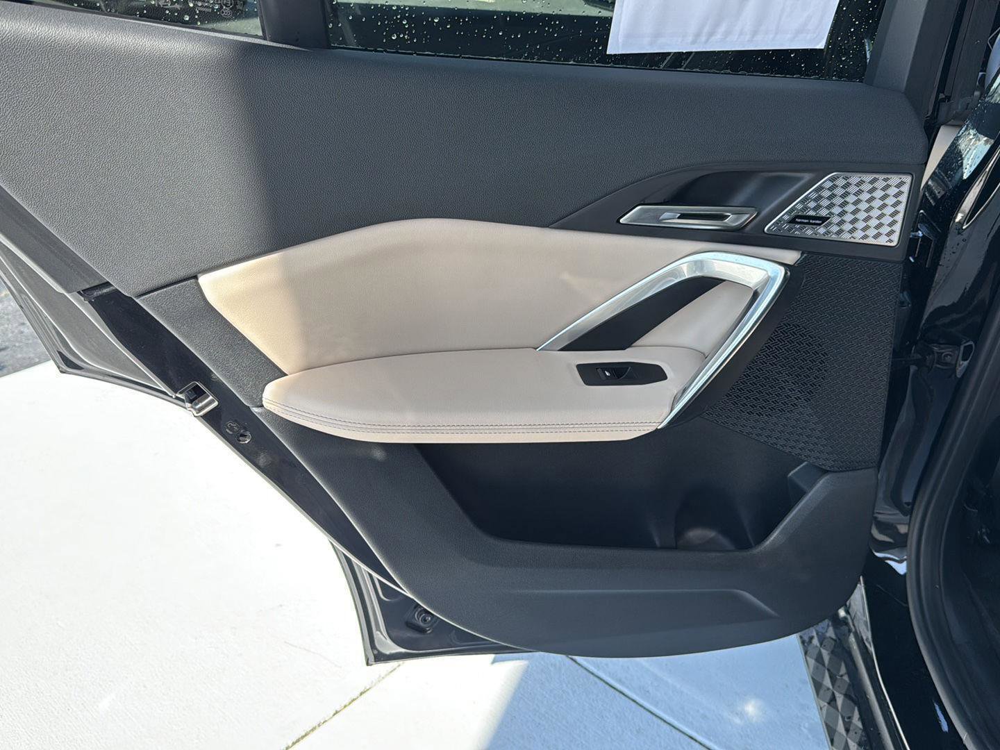 Used 2025 BMW X2 xDrive28i w/ Premium Package image 16