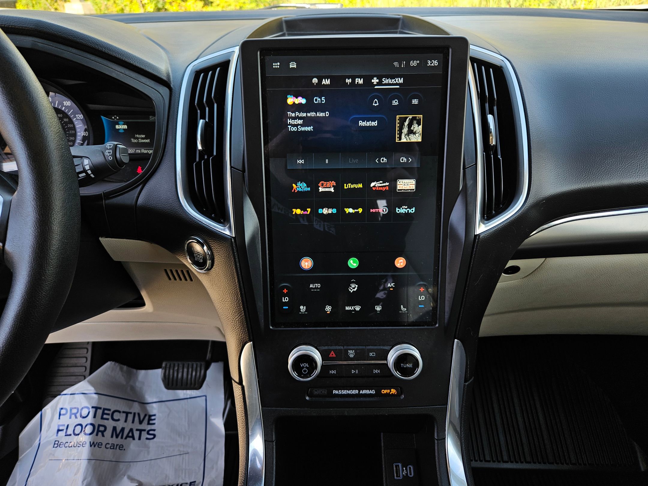 Used 2023 Ford Edge Titanium image 14