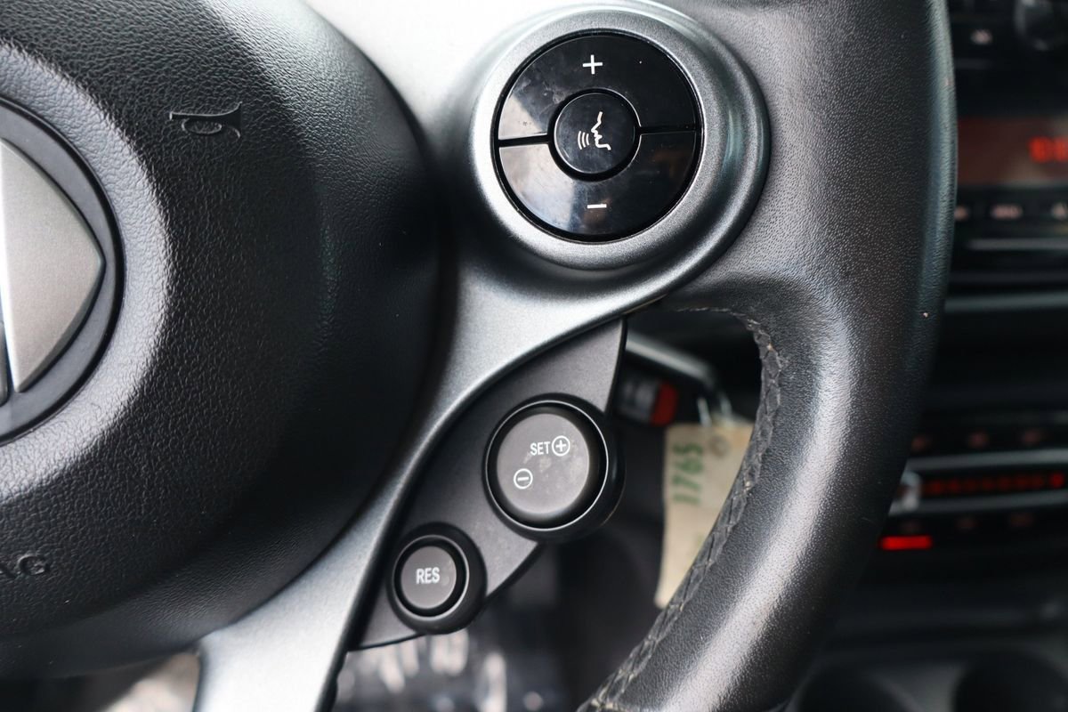 Used 2016 smart fortwo passion image 13