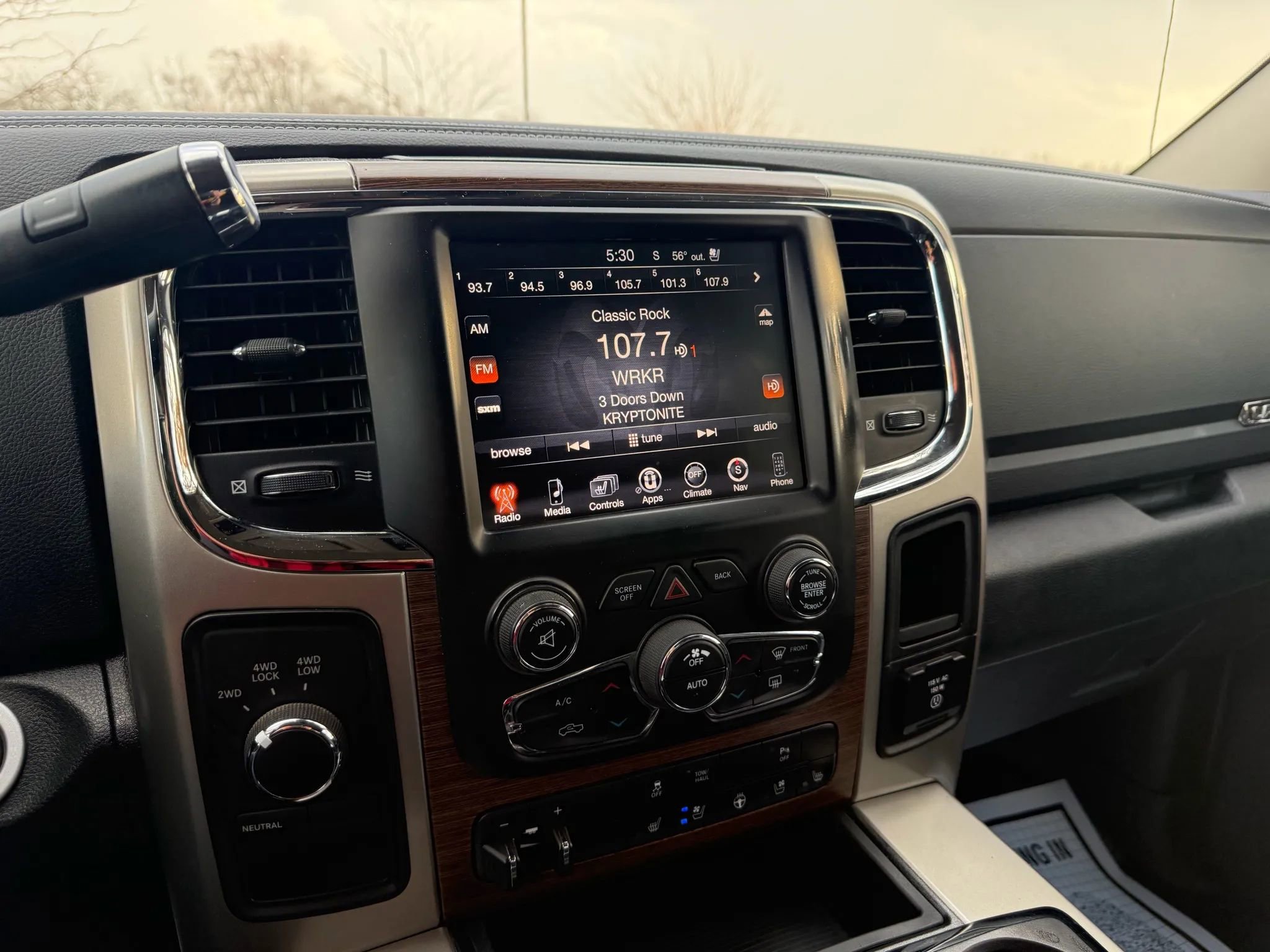 Used 2015 RAM 2500 Laramie w/ Black Appearance Group AWD/4WD image 20